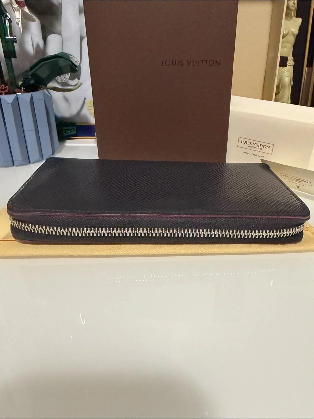 AUTHENTIC LOUIS VUITTON EPI Zippy Long wallet.black & pink with Box,dusty,COA.